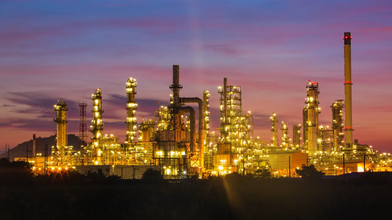 Oil & Gas Production Facility with Digital Management Systems | TechVerdi